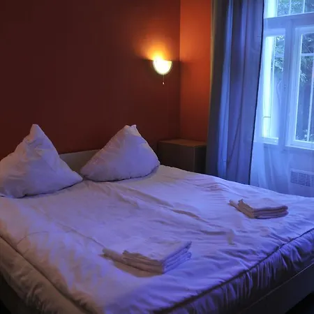Hotelove Kolcavka Konukevi Prag